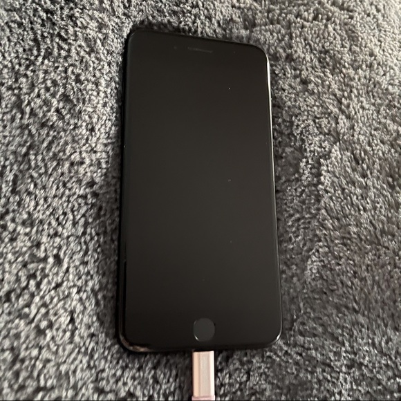 *SOLD*.        Apple iPhone 7 Plus - Picture 3 of 5